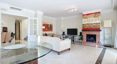 Duplex 3 bedrooms of 193 m² in Marbella (29603)