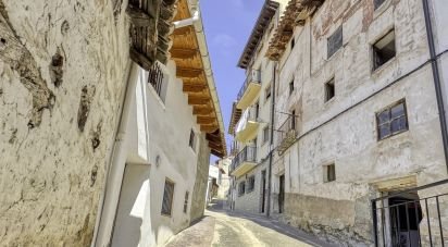Casa de pueblo 4 habitaciones de 230 m² en Alcalá de la Selva (44432)