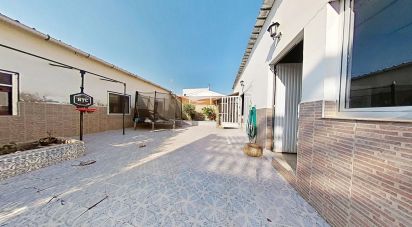 Apartment in house 6 bedrooms of 275 m² in Catral (03158)