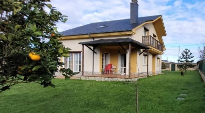 Casa 4 habitacions de 223 m² a A Devesa (27796)