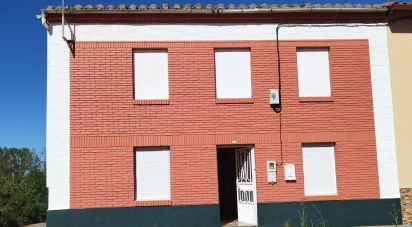 Casa de pueblo 2 habitaciones de 260 m² en Valdesaz de Los Oteros (24208)