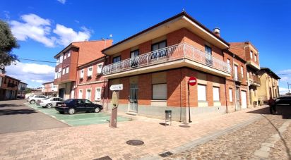 Casa de pueblo 11 habitaciones de 290 m² en Hospital de Órbigo (24286)