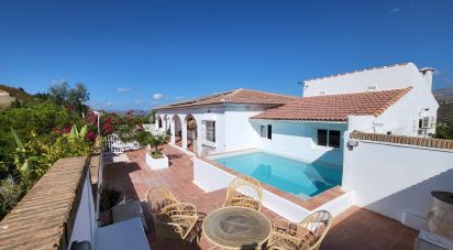 Casa 4 habitaciones de 350 m² en Canillas de Aceituno (29716)